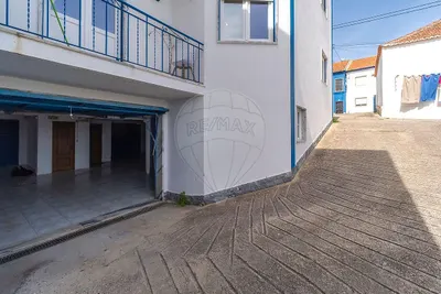 Apartamento T2 remodelado com box para 2 carros perto da Ericeira