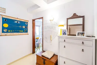 Apartamento T2 remodelado com box para 2 carros perto da Ericeira