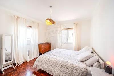 Apartamento T2 remodelado com box para 2 carros perto da Ericeira