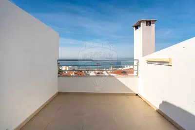 Apartamento T4 duplex com vista mar permanente em condomínio privado na Ericeira