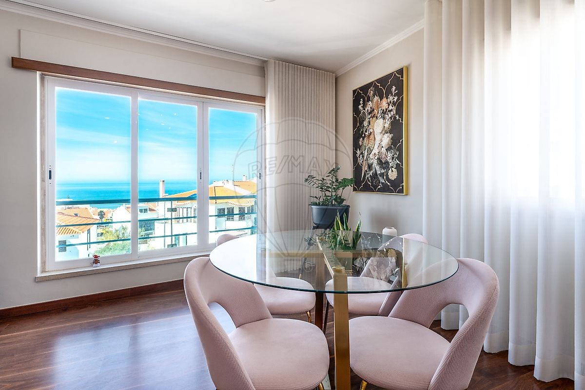 Apartamento T4 duplex com vista mar permanente em condomínio privado na Ericeira