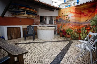 Moradia T2+1 com logradouro no centro histórico da Ericeira