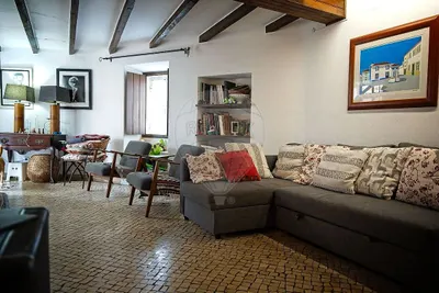 Moradia T2+1 com logradouro no centro histórico da Ericeira