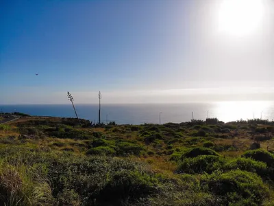 Moradia T4 de luxo em primeira linha de mar na Carvoeira