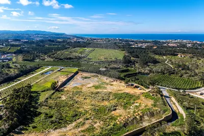 Terrain industriel avec projet approuvé entre Mafra et Ericeira