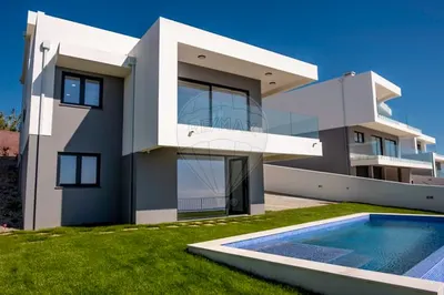 Eine Zeitgenössische Villa mit Blick auf den Atlantik in Santo Isidoro