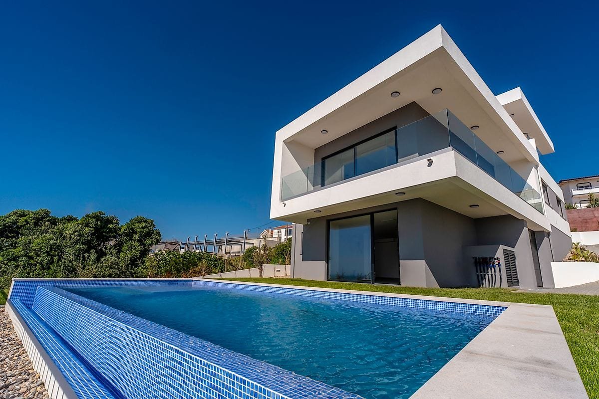 Eine Zeitgenössische Villa mit Blick auf den Atlantik in Santo Isidoro